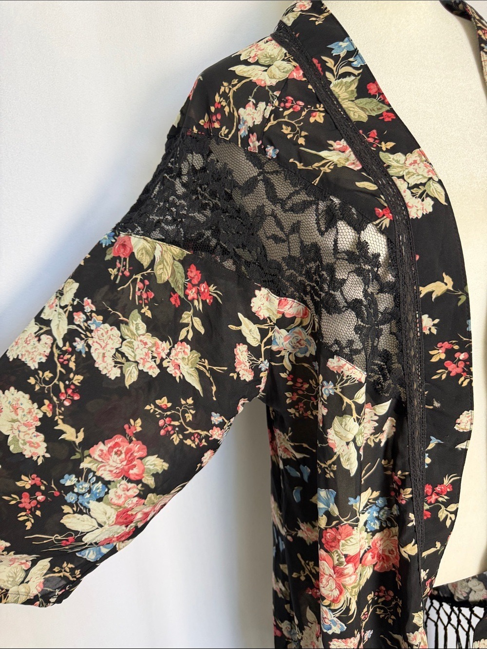 Miss Me Kimono Black Floral Print Lace Inset with Fringe Size M Open Front Sheer - Picture 6 of 8